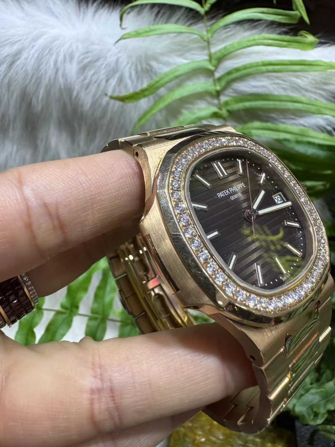 파텍필립 노틸러스 다이아베젤 브라운 금통 시계 워치